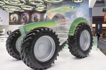 Nové dezény BKT byly navrženy s ohledem na samočištění v lepivých půdách a vyšší stabilitu při transportních rychlostech.