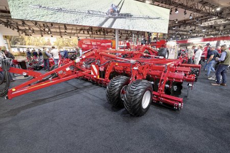 Stroje Horsch na zpracování půdy jsou navrženy s ohledem na průchodnost a schopnost pracovat v různých vlhkostních podmínkách.