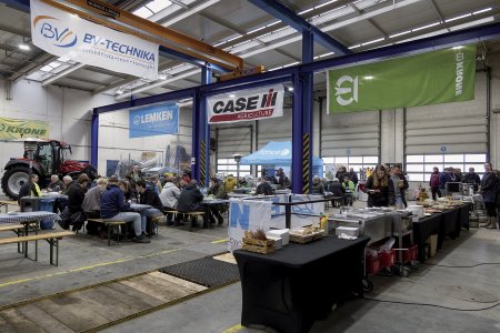 Dny otevřených dveří přilákaly do střediska BV - Techniky v Lanškrouně zhruba 300 návštěvníků. Ti měli možnost detailně poznat nejen zázemí provozu, ale také průřez nabízeného sortimentu. Foto: Věra Hejhálková