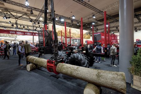 Agritechnica 2025 znamenala pro Horsch vstup do oblasti lesnictví. Vyvážečky a další lesní stroje byly uvedeny pod značkou PIRK.