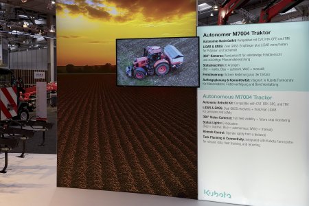 Prezentace autonomního balíčku v rámci expozice Kubota na Agritechnice 2025.