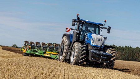  Řada T7 XD zahrnuje tři modely s výkonem od 360 do 435 koní a kombinuje kompaktní rozměry s vysokým poměrem výkonu k hmotnosti.