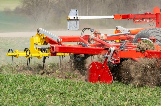 Pöttinger vylepšil tažený kypřič PLANO o nové příslušenství.
