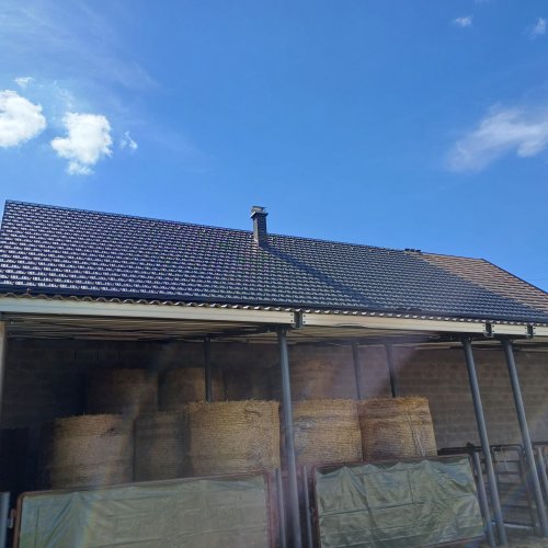 Rozsáhlá střešní plocha vytváří vhodný prostor pro případnou budoucí instalaci fotovoltaické elektrárny.
