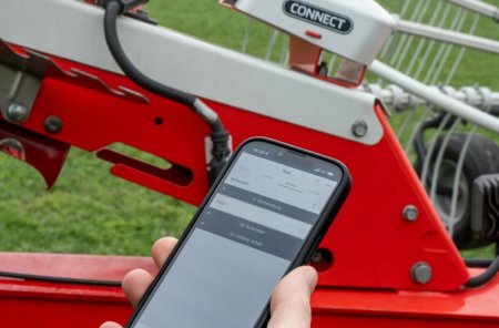 Aplikace poskytuje podrobné údaje o výkonu a pracovních časech, které zemědělcům, službařům i strojním družstvům usnadňují výpočet nákladů a organizaci sklizně píce.