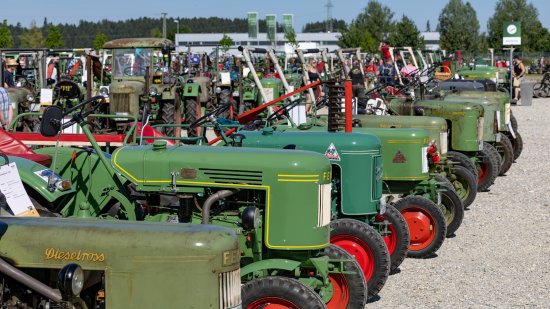 Na speciální výstavě se představilo 65 historických traktorů Fendt Dieselross seřazených podle roku výroby. Návštěvníci tak mohli sledovat vývoj jednotlivých modelů na jednom místě.