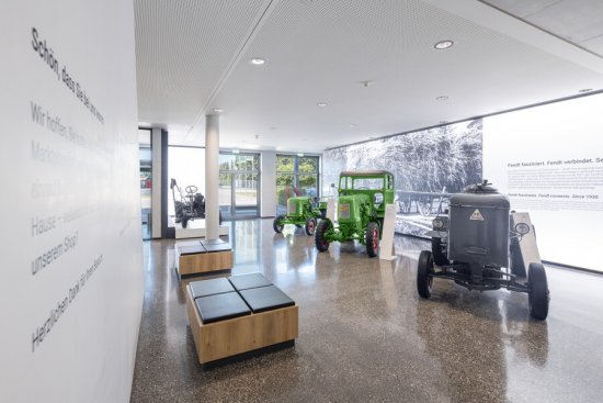 Návštěvníci se tu seznámí s příběhem značky Fendt – od jejích prvních strojů až po dnešní moderní zemědělskou techniku.