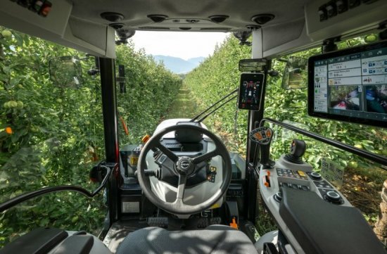 Nový Steyr Spezial F CVT je určený pro práci v sadech, vinicích a dalších trvalých kulturách.