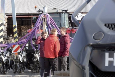 Dny otevřených dveří v Pelhřimově nabídly návštěvníkům možnost detailně si prohlédnout techniku AGRISEM.