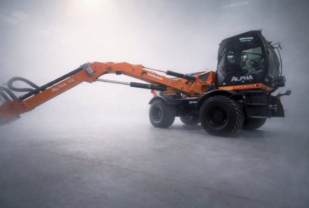 Energreen ALPHA 110 v konfiguraci s dlouhým výložníkem představuje řešení pro efektivní údržbu silničních příkopů či svahů.