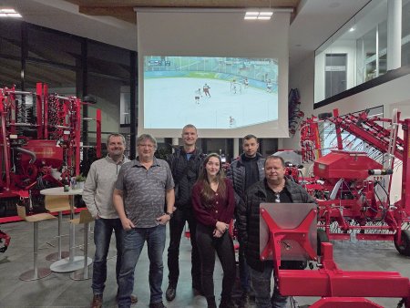 Showroom Einböcku se zástupci FORPLANTS a přímým přenosem osmifináloveho utkání Česko–Dánsko z olympijského Milána. Foto: FORPLANTS