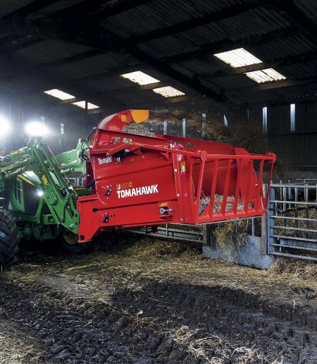 Díky relativně malým rozměrům a nízké hmotnosti lze rozdružovač balíků Teagle Tomahawk 6100H využít i tam, kde je omezený manipulační prostor.