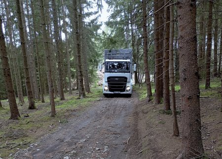 V případě Jana Patáka nebyla přestavba na traktor samoúčelným krokem. Firma totiž neprovozuje klasickou nákladní dopravu a přepravu biomasy zajišťuje především jako součást vlastního výrobního a logistického řetězce. Foto: Jan Paták