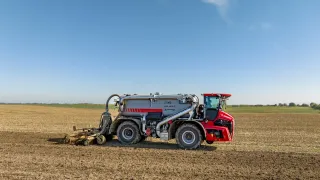 Samojízdný aplikátor Holmer Terra Variant na poli