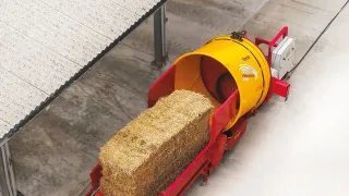 Elektrický rozdružovač slámy Teagle Tomahawk v provozu