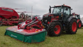 Traktor u stroje Kverneland na polním dni