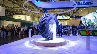 Expozice pneumatik Mitas na veletrhu Agritechnica