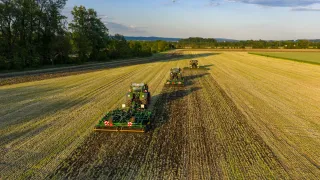 Traktory Fendt při práci na poli během Roadshow