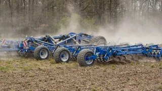 Allrounder Profiline 900 od Köckerling při práci.