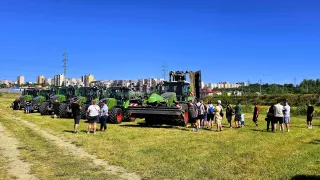 Řada traktorů Fendt na Lučních dnech Agromex