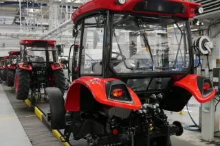 Traktory Zetor na výrobní lince