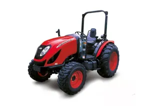 Červený traktor Zetor Utilix na bílém pozadí