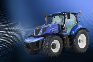 Modrý traktor New Holland na výstavě