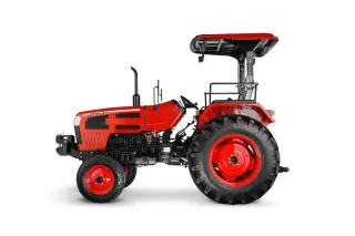 Červený traktor Zetor určený pro indický trh