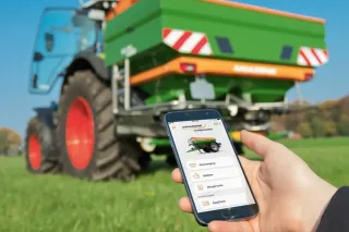 Mobilní aplikace Amazone mySpreader před rozmetadlem hnojiv