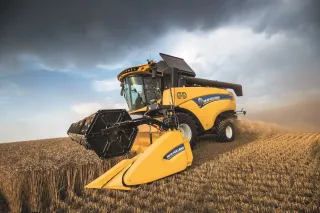 New Holland s kombajnem CH7.70 Crossover Harvesting vstupuje do nového segmentu. Umístí se mezi řady CX a CR