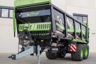 Rozmetadla Fliegl: K výtlačnému čelu přibyly řetězy