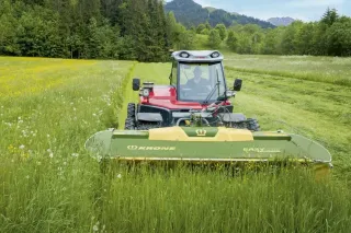 Žací stroj Krone EasyCut Highland na louce