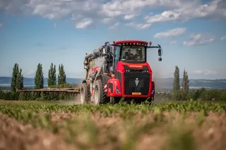 Samojízdný aplikátor Holmer Terra Variant na poli