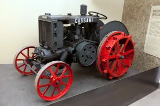 Historický traktor Cassani se vznětovým motorem