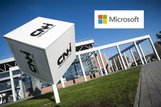 Logo CNH Industrial na budově