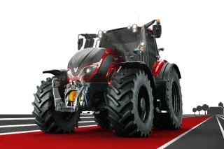Traktor Valtra ve výroční barevné edici