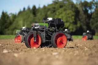 Robot Fendt Xaver pro setí na poli