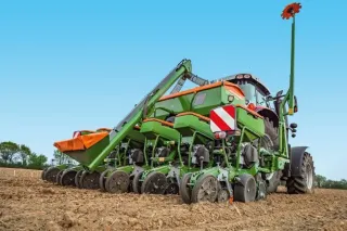 Secí stroj Amazone Precea na poli