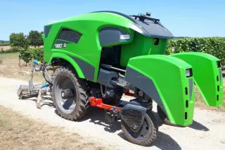 Zelený hybridní polní robot SITIA Trektor