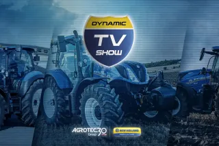 Grafika Dynamic TV Show se třemi modrými traktory New Holland
