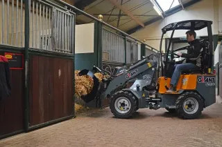 Kloubový nakladač Giant pro chovatele koní