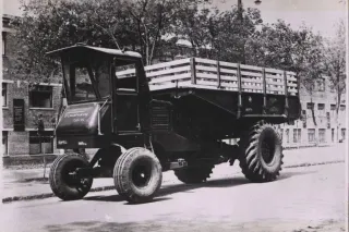 Historický snímek sovětského stroje SSh-75