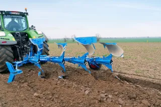 Speciální pluh LEMKEN pro hlubší zpracování půdy