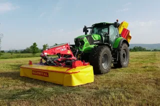 Traktor Deutz-Fahr se žací sekačkou Rozmital na louce