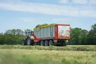 Samosběrací vůz Pöttinger Jumbo 7000