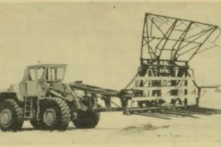 Historický hydraulický nakladač KNA-250 se stohařem