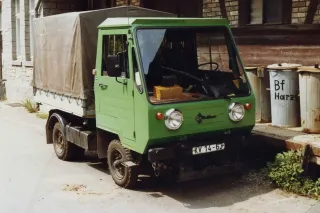 Historický zelený pracovní vůz Multicar M25