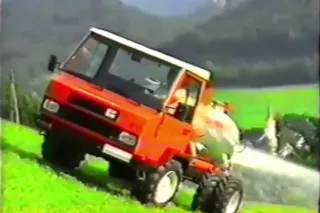 Červený nosič nářadí REFORM na horském svahu; náhled historického videa