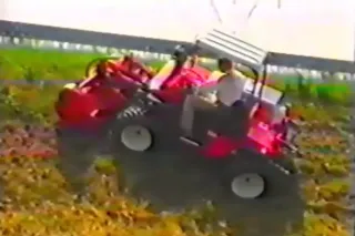 Červený nosič nářadí REFORM na svahu; náhled historického videa