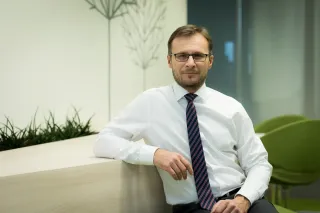 Ministr zemědělství Zdeněk Nekula v košili a kravatě